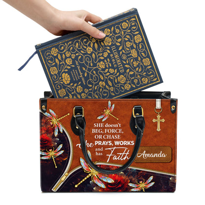 She Prays Works And Has Faith Personalized Dragonfly Leather Bag - Women Pu Leather Bag - Christian Gifts For Women