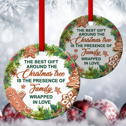 The Presence Of Family's Love Is The Best Gift - Wreath Ceramic Circle Ornament - Gift For Christmas