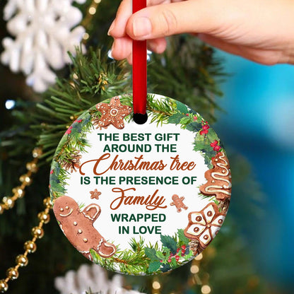 The Presence Of Family's Love Is The Best Gift - Wreath Ceramic Circle Ornament - Gift For Christmas